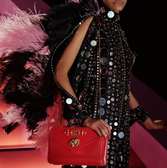 Gucci Rajah Interlocking G tiger head medium shoulder/crossbody bag in red color - Picture 2 of 14